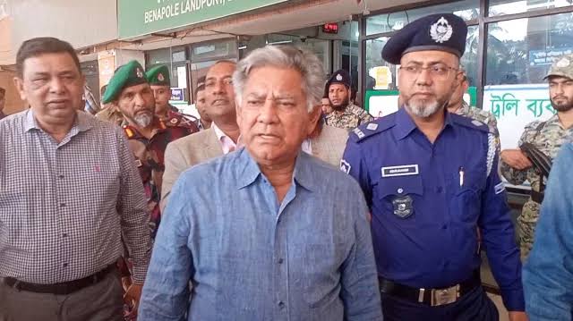 দেশের চিকিৎসা ব্যবস্থা ভালো ভারতে না গেলেও সমস্যা নেই: উপদেষ্টা সাখাওয়াত