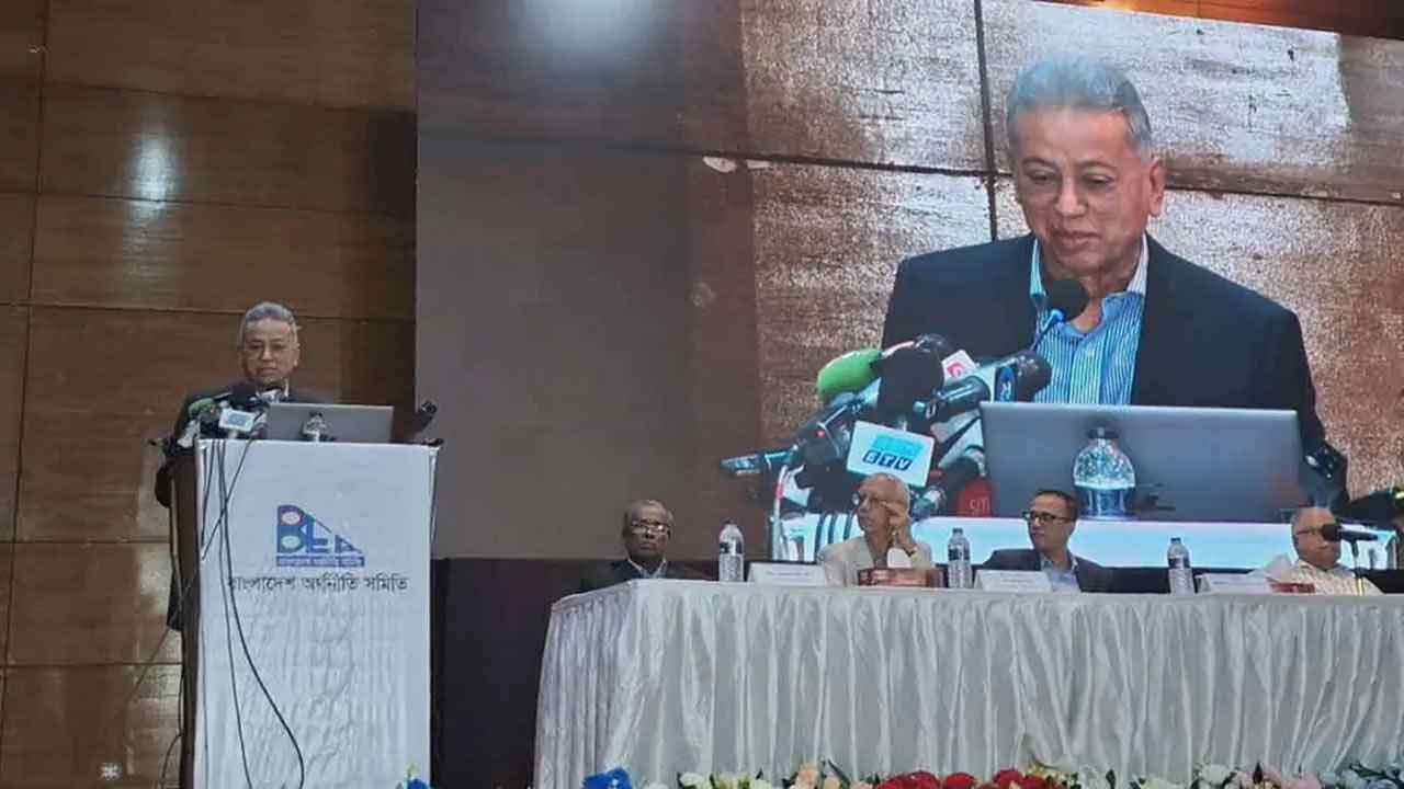 ১৩০০ উন্নয়ন প্রকল্পের বোঝা বর্তমান সরকারের কাঁধে