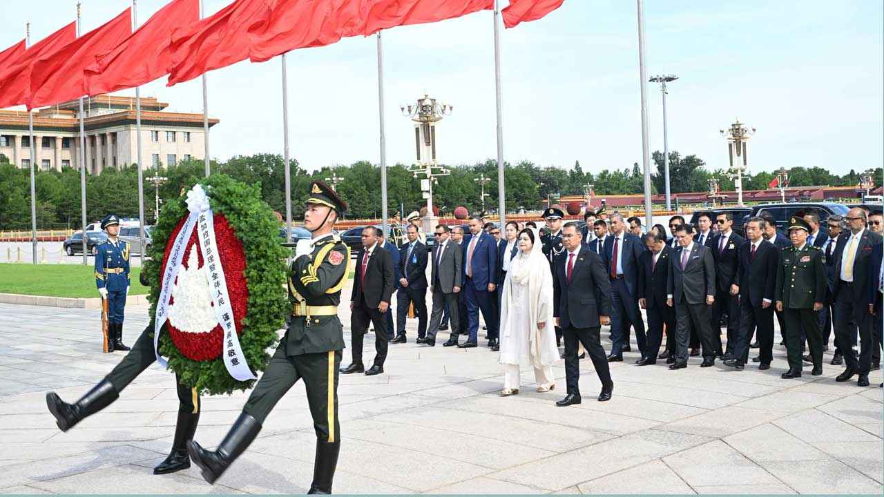 চীনের বিপ্লবী বীরদের প্রতি প্রধানমন্ত্রীর শ্রদ্ধা