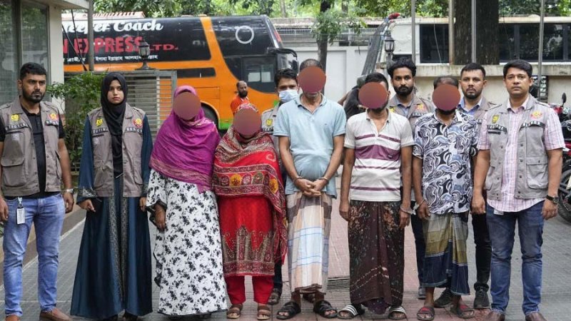 হানিট্র্যাপে ফেলে চাঁদাবাজি, গ্রেফতার ৫