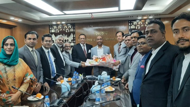 আইনমন্ত্রীর সঙ্গে সুপ্রিম কোর্ট বারের নবনির্বাচিত কমিটির সাক্ষাৎ