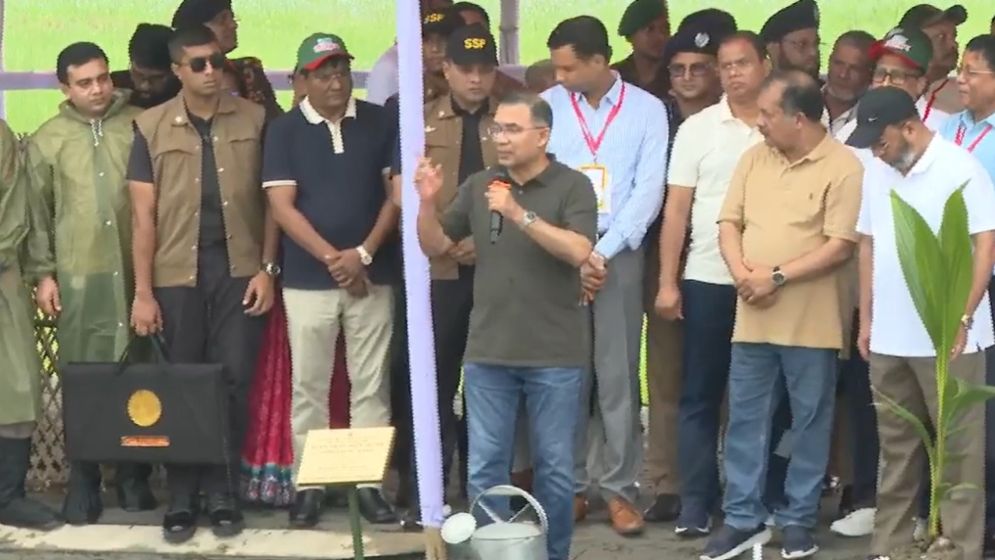 প্রধানমন্ত্রীর উদ্বোধনে গৌরনদীতে বৃক্ষরোপণ