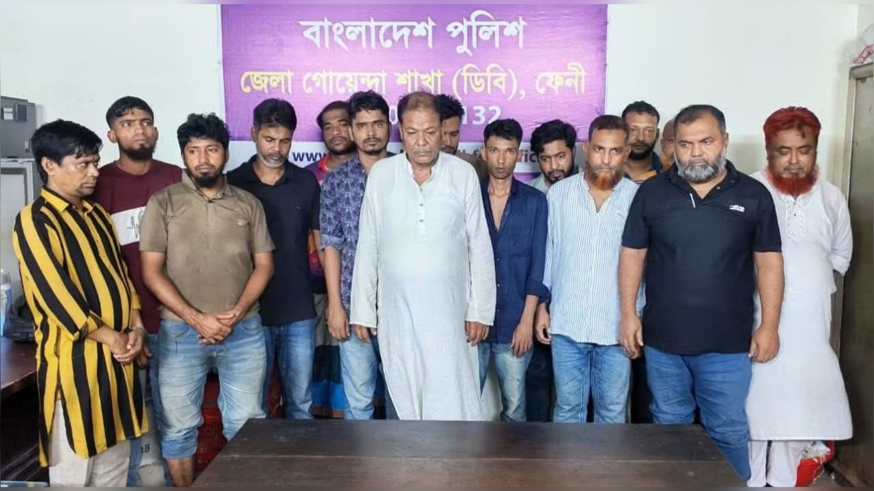 ফেনী শহরে জুয়ার আসরে ডিবির অভিযান, গ্রেপ্তার ১৫