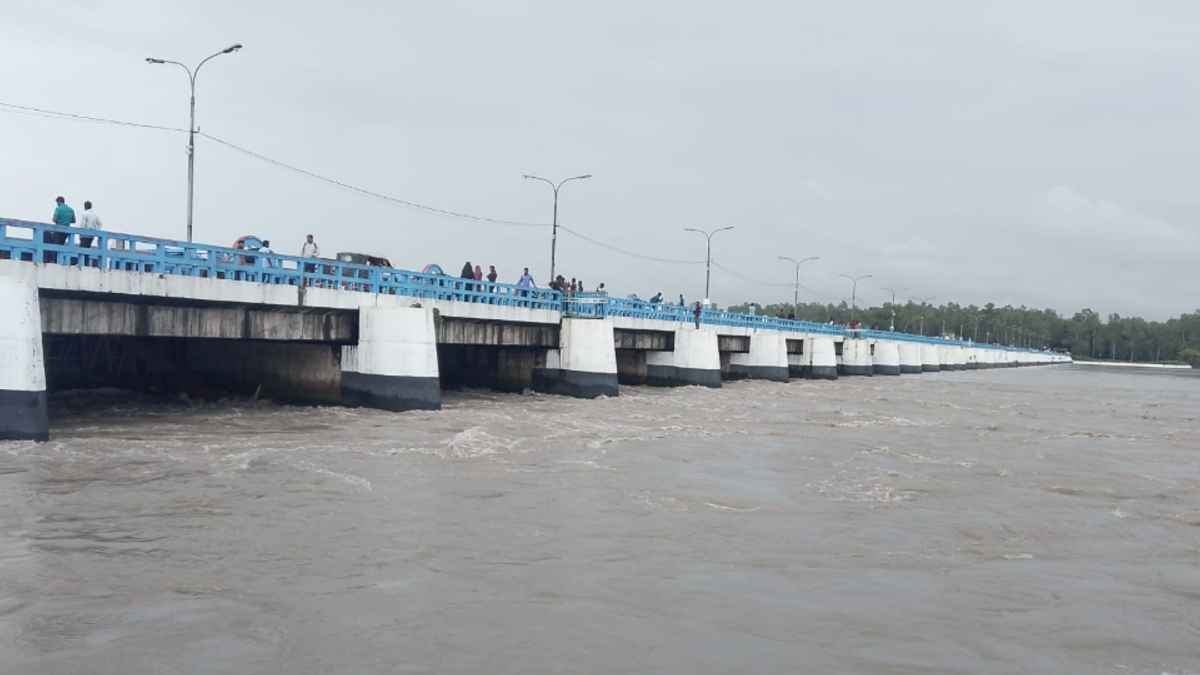 উজানের ঢলে বিপৎসীমা ছুঁইছুঁই তিস্তার পানি
