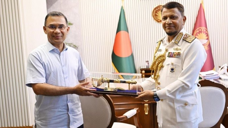 প্রধানমন্ত্রীর সঙ্গে বিদায়ী নৌপ্রধানের সাক্ষাৎ