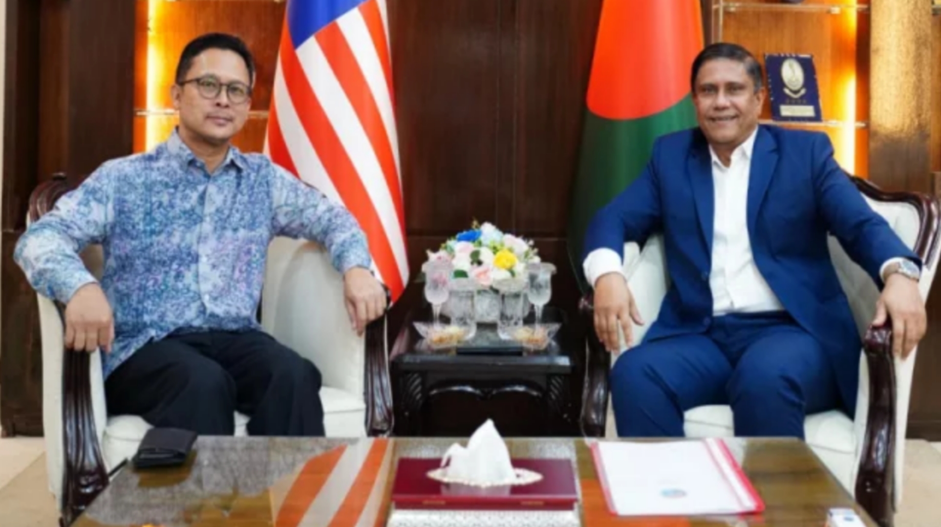 প্রতিরক্ষা উপদেষ্টার সঙ্গে মালয়েশিয়ার হাইকমিশনারের সাক্ষাৎ