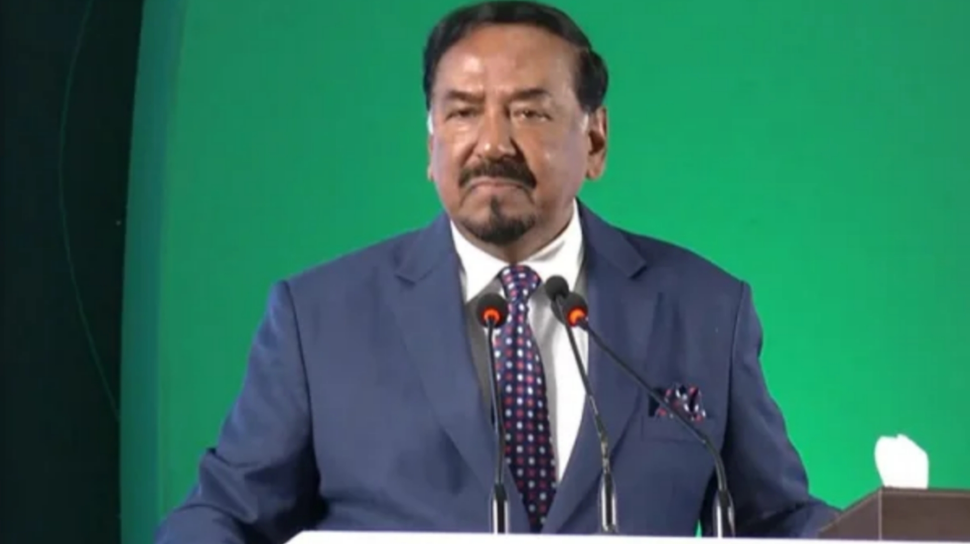 সরকারি কর্মকর্তাদের নিয়ে স্পিকারের বিস্ফোরক মন্তব্য