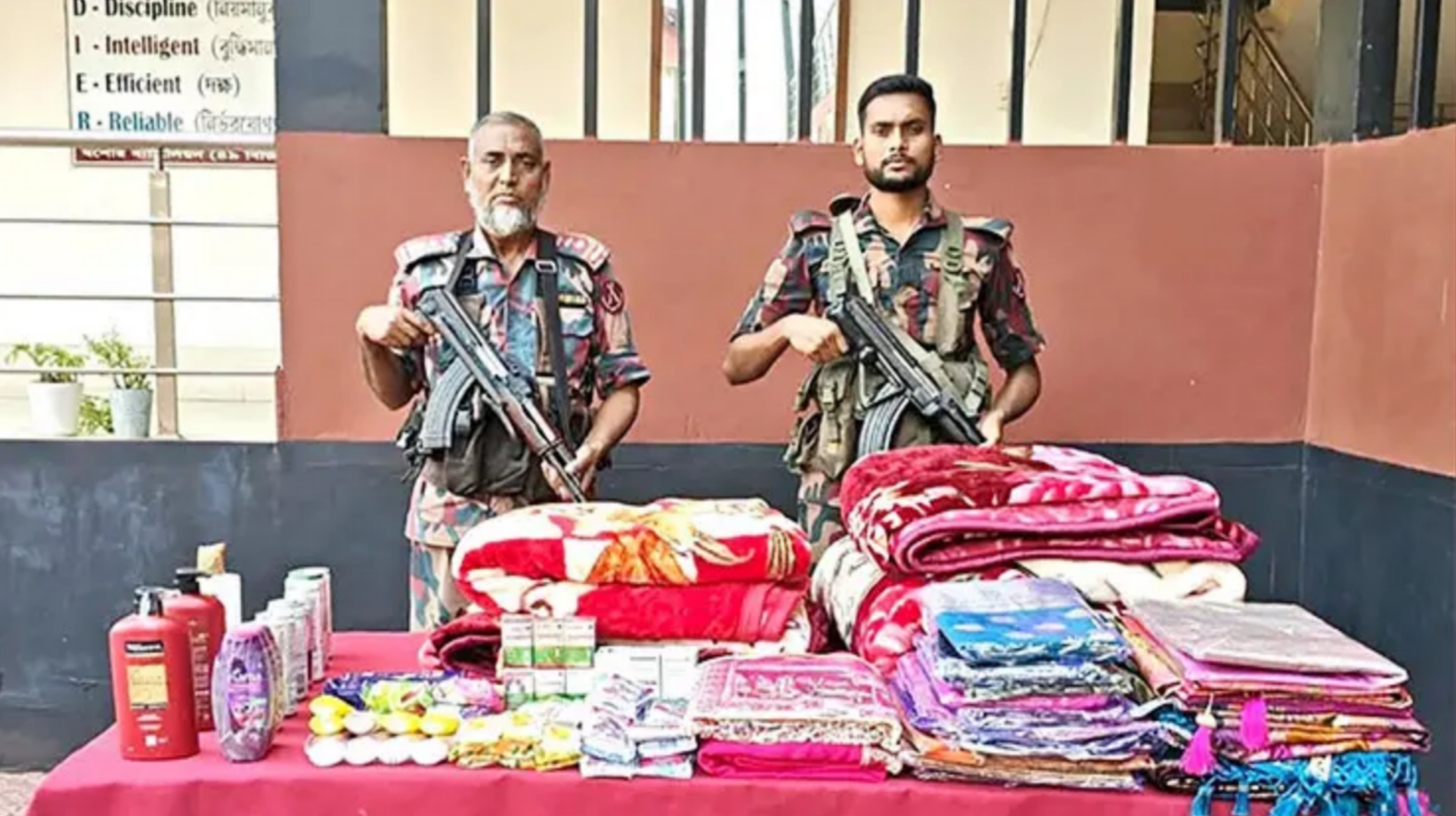 বেনাপোলে ২৬ লাখ টাকার ভারতীয় মালামাল উদ্ধার