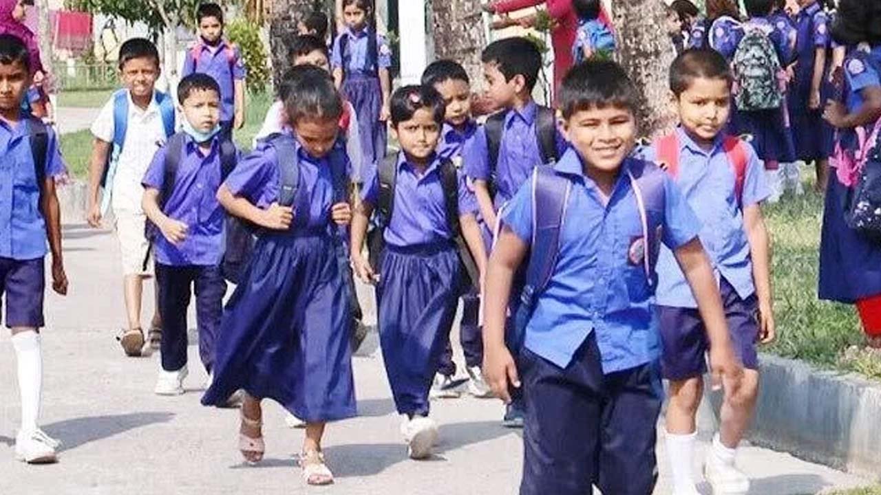 টানা ১০ দিনের ছুটি শেষে আজ খুলেছে শিক্ষাপ্রতিষ্ঠান