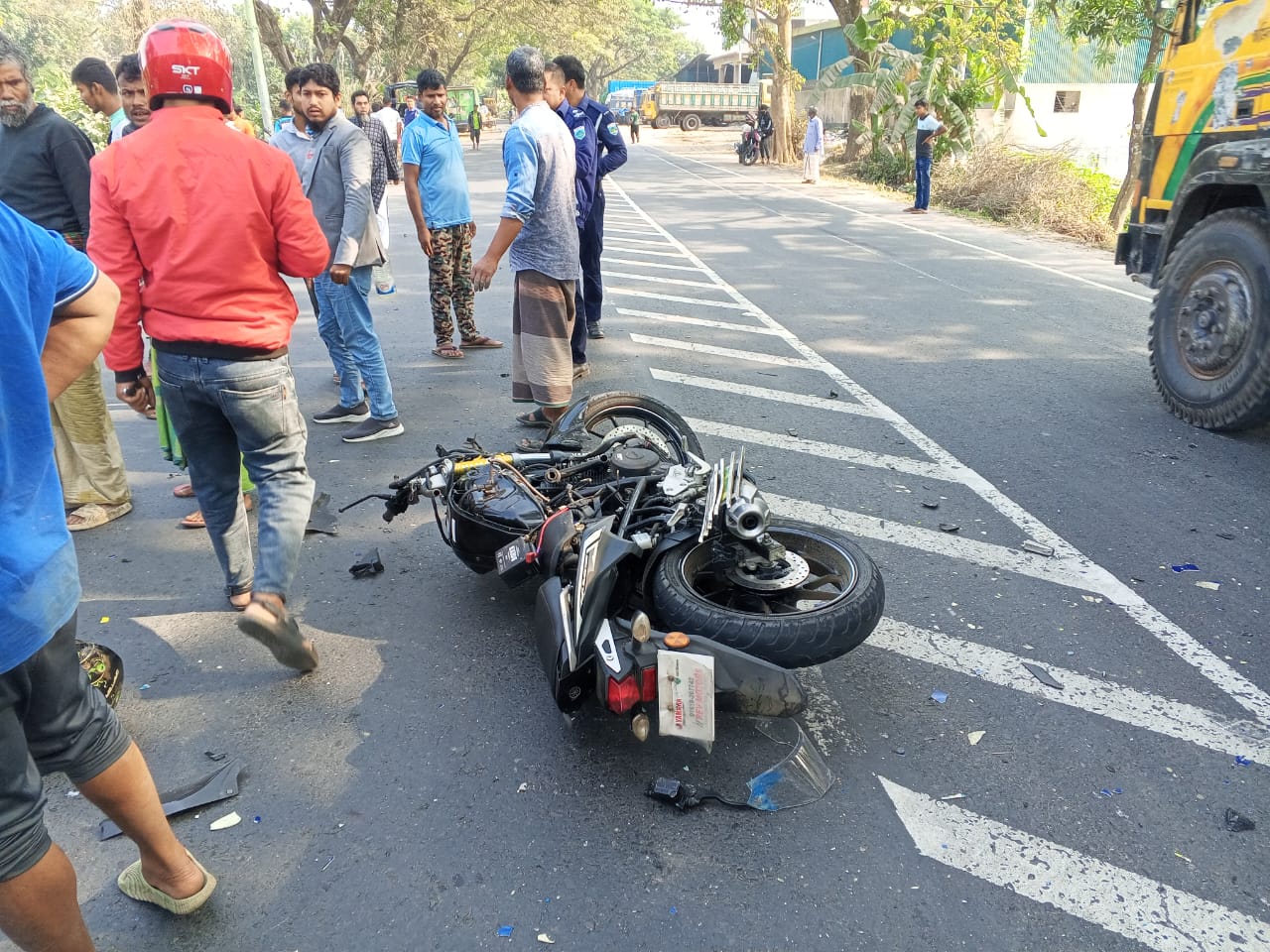 পুঠিয়ায় সড়ক দুর্ঘটনায় একই পরিবারের তিন'জন নিহত! বইছে শোকের হাওয়া