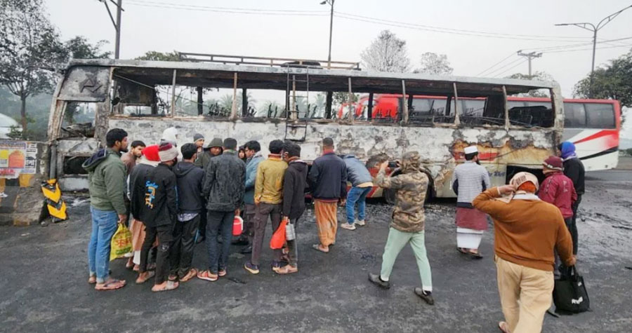 সাভারে বাস-অ্যাম্বুলেন্স সংঘর্ষে বিস্ফোরণ, নিহত ৪