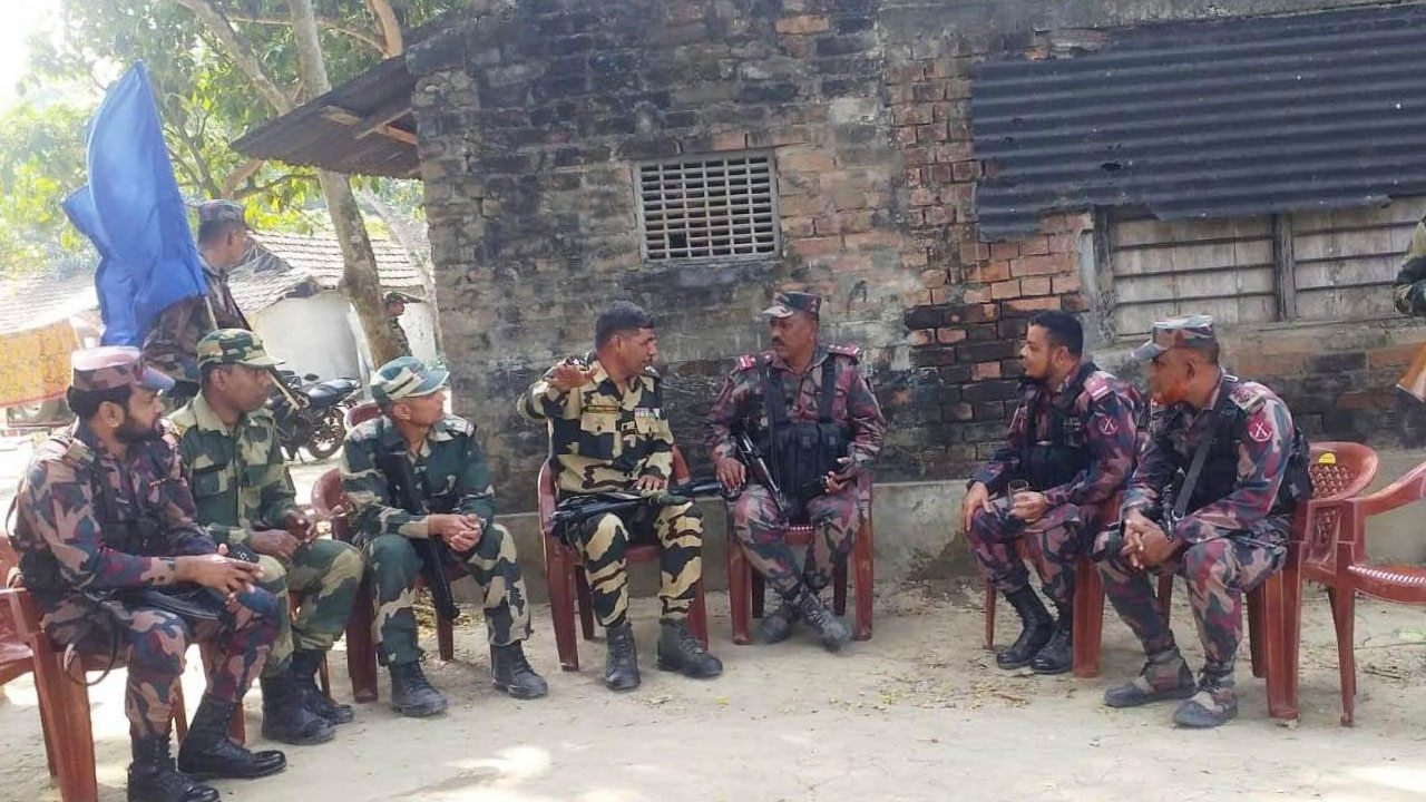 কলারোয়া সীমান্তে বিজিবির বাধায় বিএসএফের কাঁটাতার নির্মাণ বন্ধ