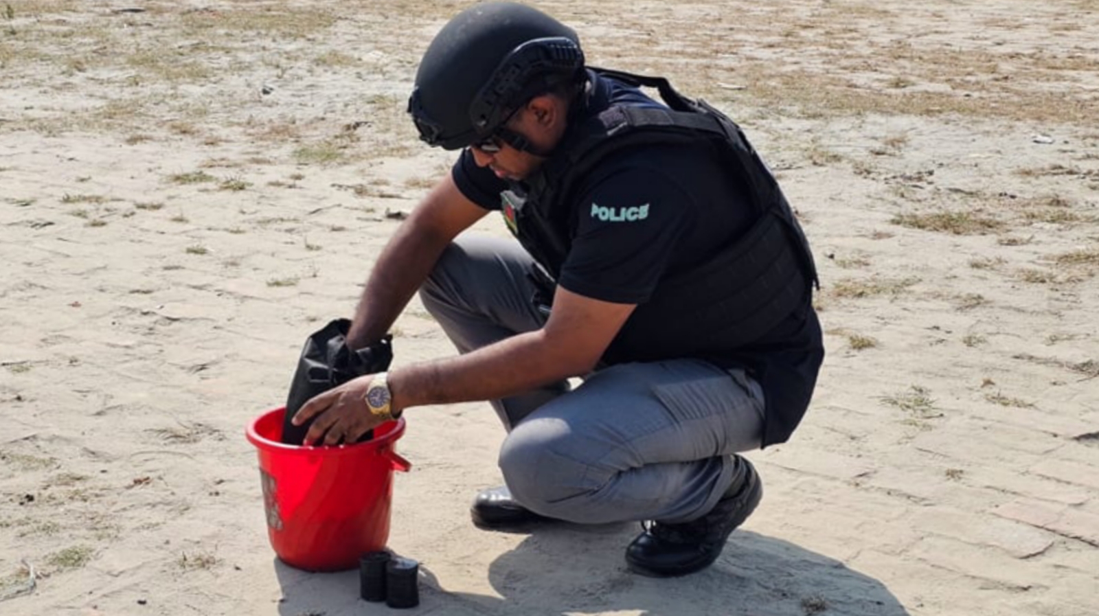 ফার্মগেটে ৩ ককটেল উদ্ধার, নিষ্ক্রিয় করলো সিটিটিসি