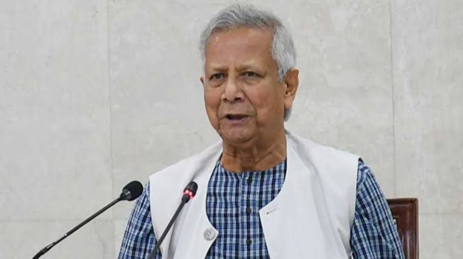 পুলিশকে শান্তিপূর্ণ নির্বাচনের প্রস্তুতি নেওয়ার নির্দেশ প্রধান উপদেষ্টার