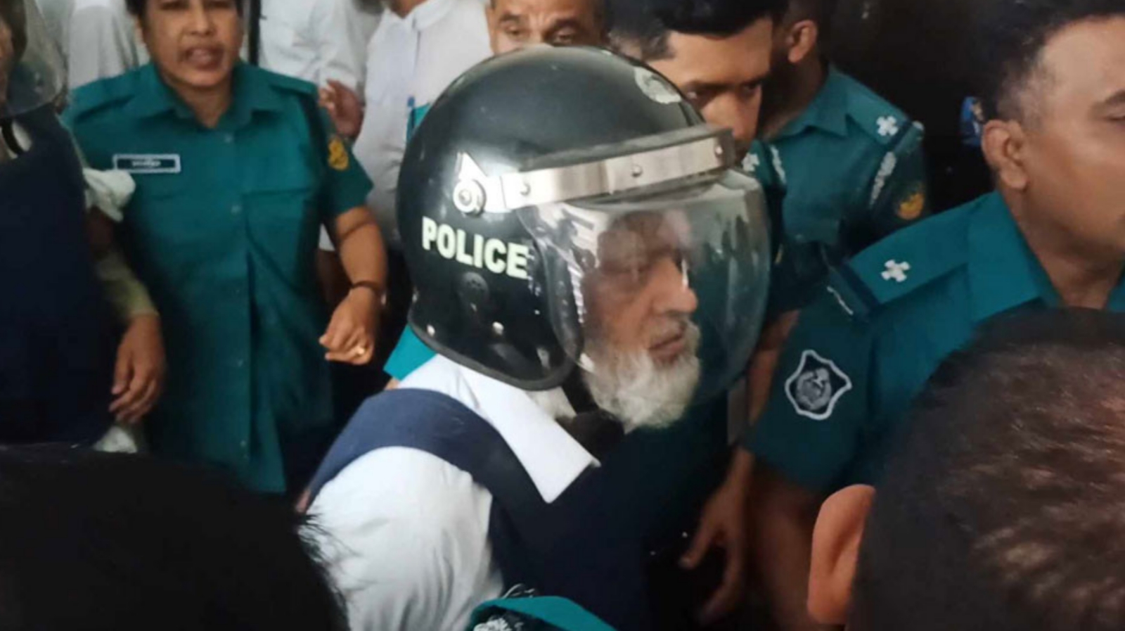 আদালতে আইনজীবীর ওপর যে কারনে রেগে গেলেন হাজী সেলিম