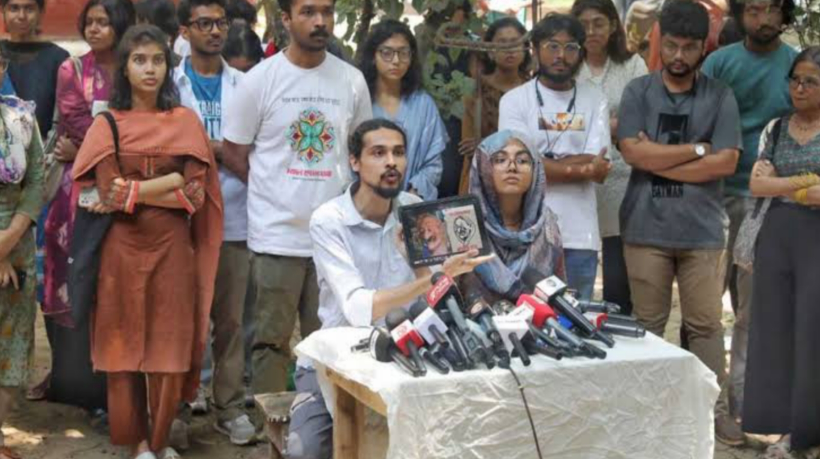 শোভাযাত্রার নাম পরিবর্তন করায় শিক্ষার্থীদের ক্ষোভ, ব্যাখ্যা দাবি