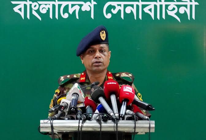 গুজবে বিচলিত নয় সেনাবাহিনী, একতাবদ্ধ হয়েই কাজ করে যাচ্ছে জনগণের জানমাল রক্ষায়