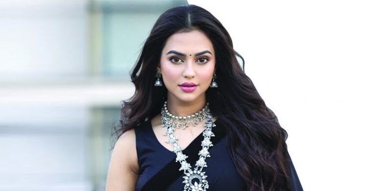 অভিনেত্রী নুসরাত ফারিয়া আটক