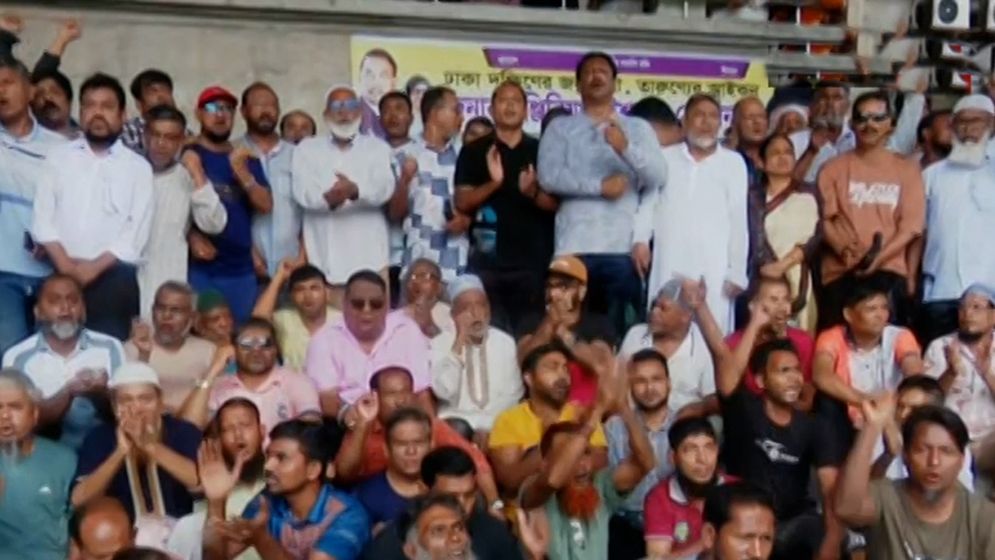 আবারও নগর ভবনের সামনে ইশরাক সমর্থকরা, শপথ না পড়ানো পর্যন্ত অবস্থানের ঘোষণা