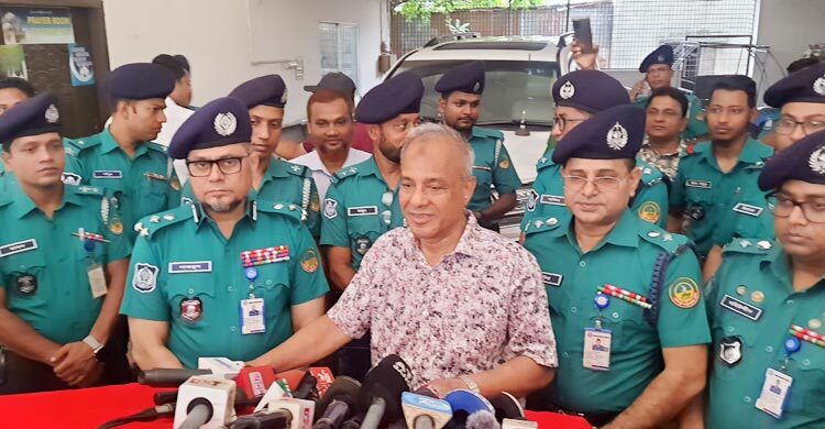 ৫ আগস্ট পরবর্তী মামলা আসামি বেশি হওয়ায় তদন্তে দেরি হচ্ছে: স্বরাষ্ট্র উপদেষ্টা