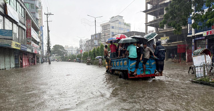 ফেনীতে রেকর্ড বৃষ্টিপাত, বিপৎসীমার ওপরে নদীর পানি