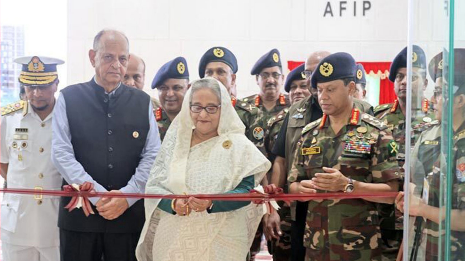 সেনাবাহিনী জনগণের পাশে দাঁড়িয়ে তাদের আস্থা-বিশ্বাস অর্জন করেছে : প্রধানমন্ত্রী