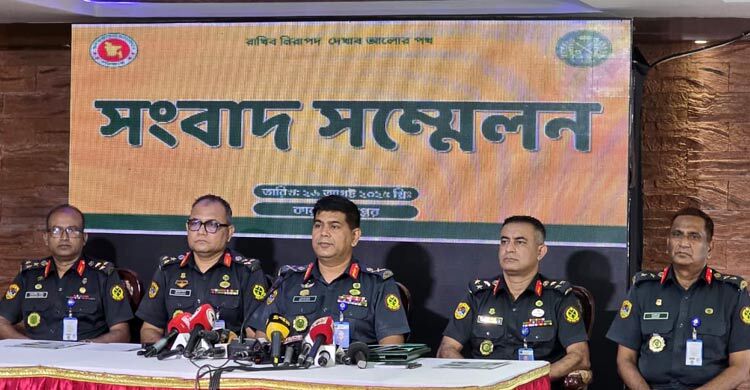 কারাগার থেকে ৮০ লাখ টাকা জব্দ, পালিয়ে যাওয়া ৭০০ বন্দি এখনো পলাতক :  কারা মহাপরিদর্শক