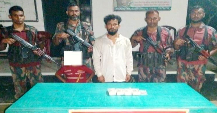 মহেশপুর সীমান্তে ৫ লাখ ভারতীয় জাল রুপিসহ বাংলাদেশি আটক