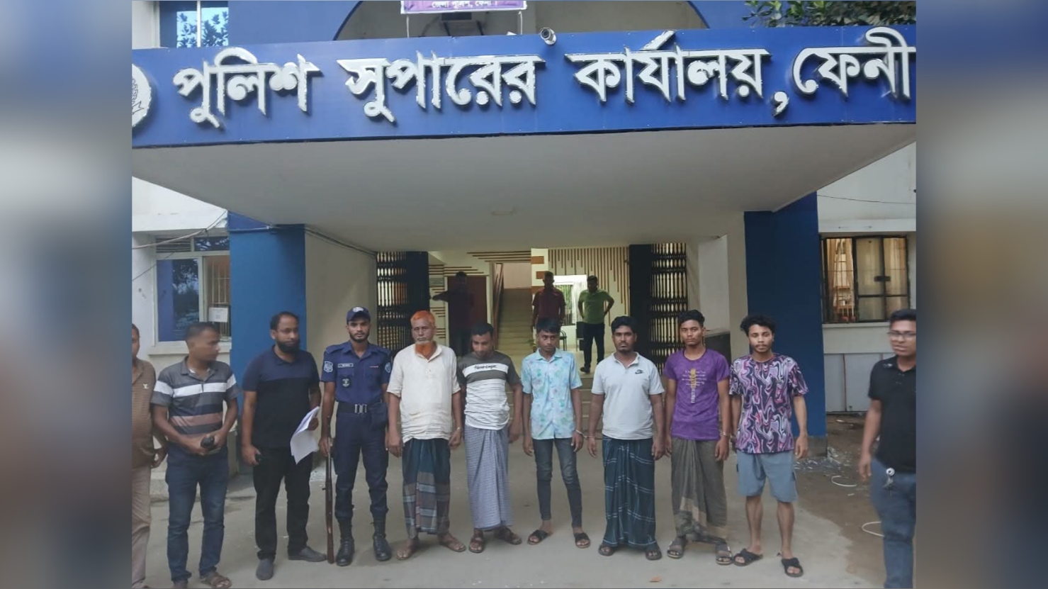 ফেনীতে ছিনতাইকারী চক্রের ৬ সদস্য গ্রেফতার