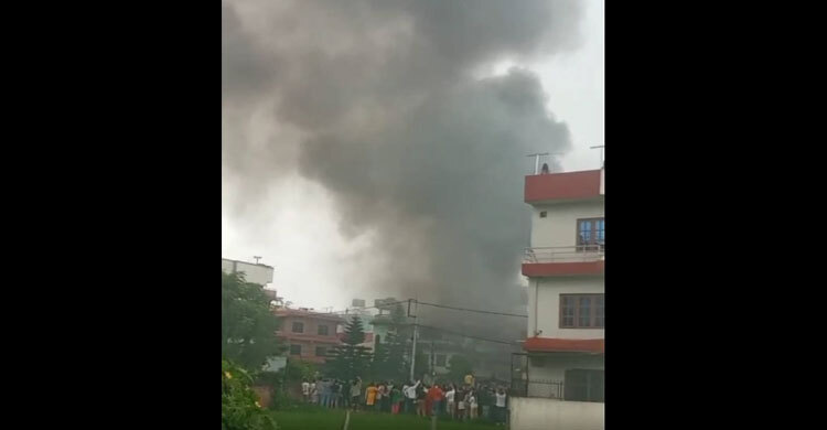 নেপালে প্রধানমন্ত্রী ও সদ্য সাবেক স্বরাষ্ট্রমন্ত্রীর বাড়িতে আগুন