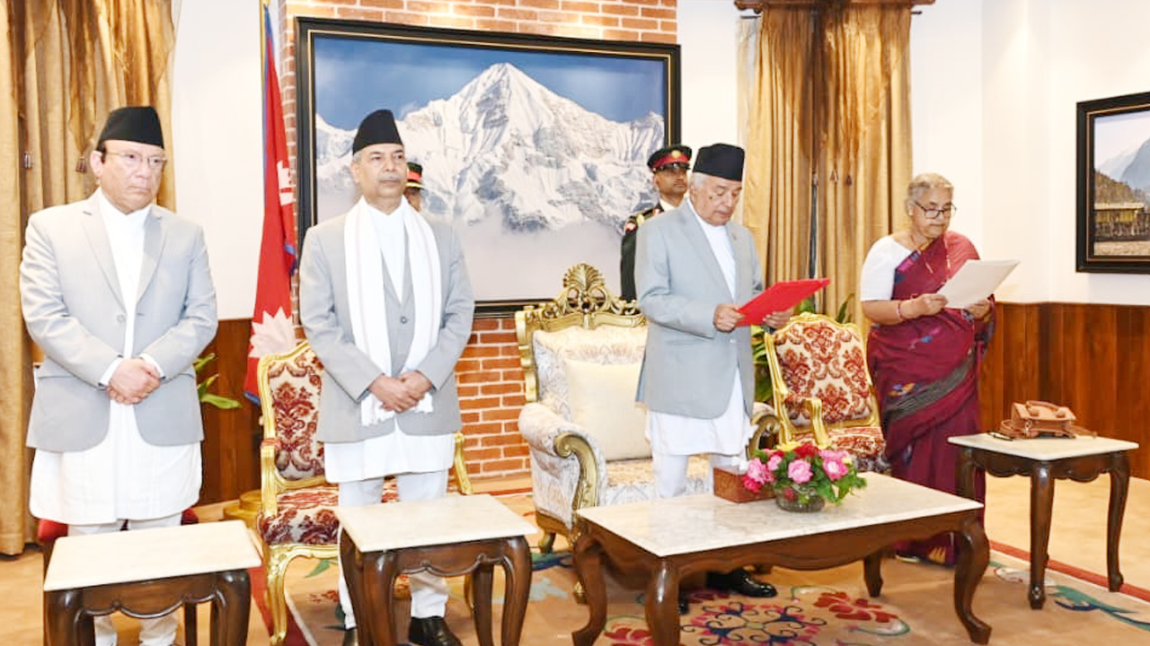 শপথ নিলেন নেপালের নতুন প্রধানমন্ত্রী