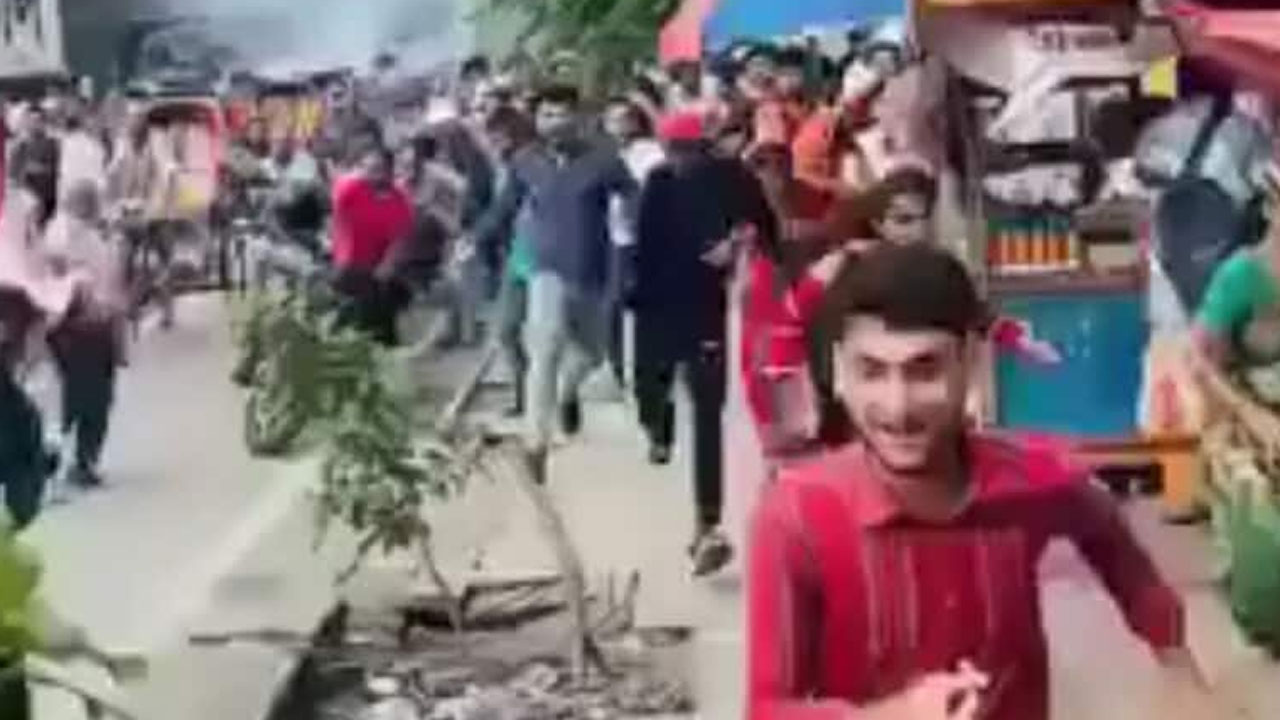 শ্যামলীতে নিষিদ্ধ আ. লীগের ঝটিকা মিছিলে ককটেল বিস্ফোরণ, আটক ৬