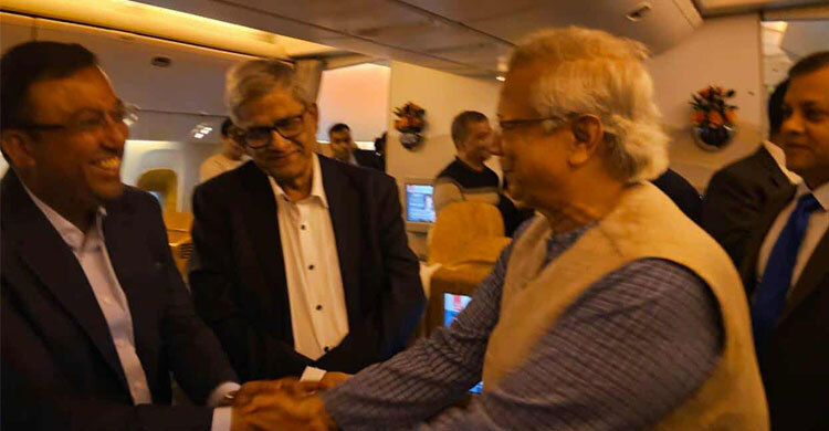 জাতিসংঘের অধিবেশনে যোগ দিতে নিউইয়র্কের পথে প্রধান উপদেষ্টা