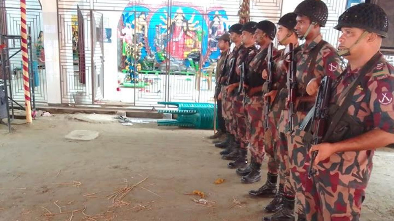 দুর্গাপূজা উপলক্ষে চাঁপাইনবাবগঞ্জ সীমান্তে বিজিবির সর্তকতা