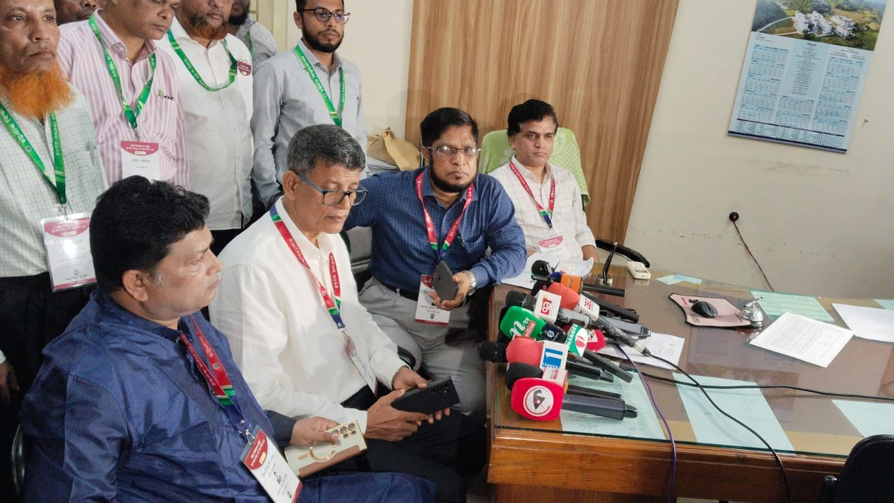 ডাকসু থেকে এক্সপেরিয়েন্স নিয়ে বিকল্প ব্যবস্থা তৈরি করেছি   : চবি উপ-উপাচার্য