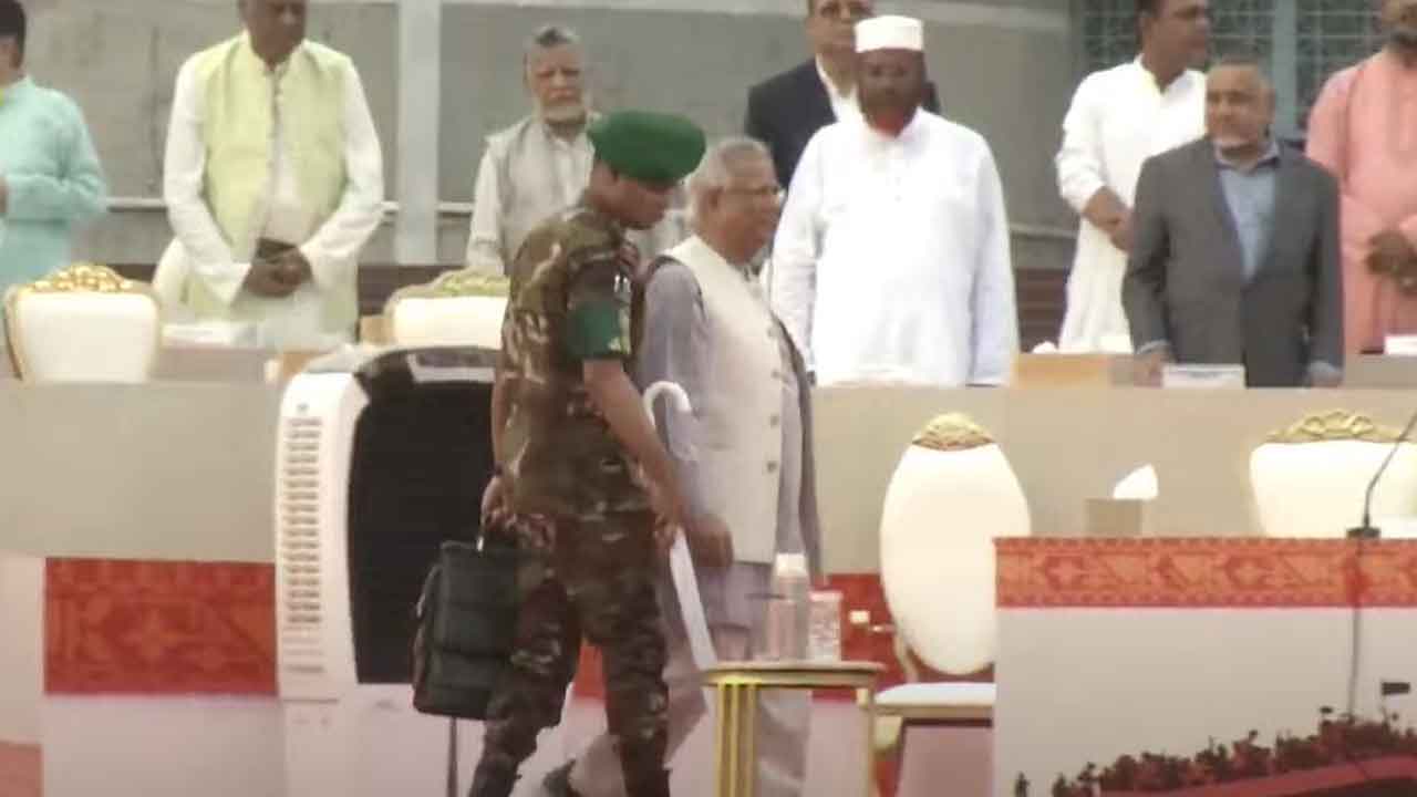 জুলাই জাতীয় সনদ স্বাক্ষর অনুষ্ঠানে যোগ দিলেন প্রধান উপদেষ্টা