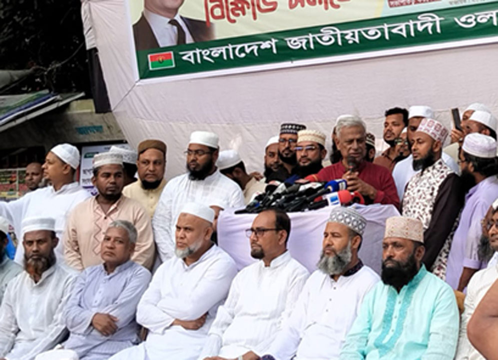 শেখ হাসিনাকে ফিরিয়ে আনার মতো কোনো শক্তি নেই : ফারুক