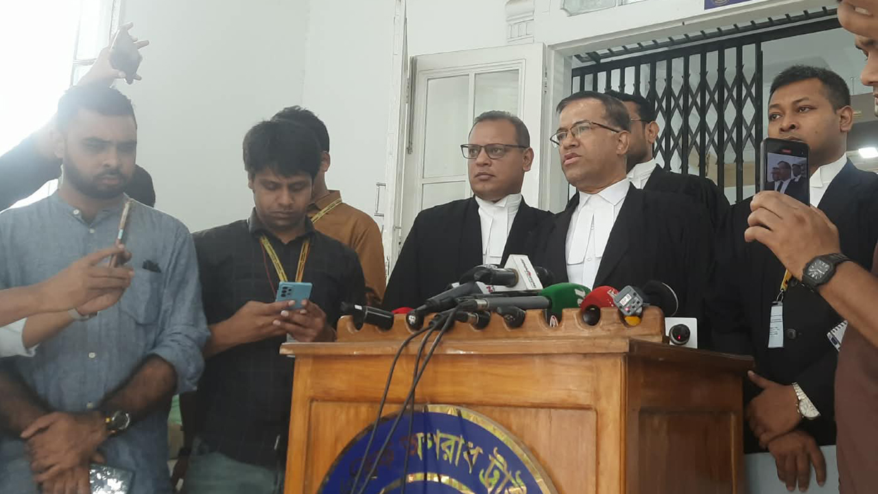 ‘প্রসিকিউশন বলেছে গ্রেপ্তার, আমরা বলি আত্মসমর্পণ’  : ১৫ সেনা কর্মকর্তাকে নিয়ে আসামিপক্ষের আইনজীবী 