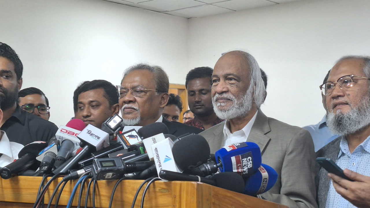 ১৫ বছরের কর্মকর্তারা ১৫ মাসে পরিবর্তন হবে না : মঈন খান 