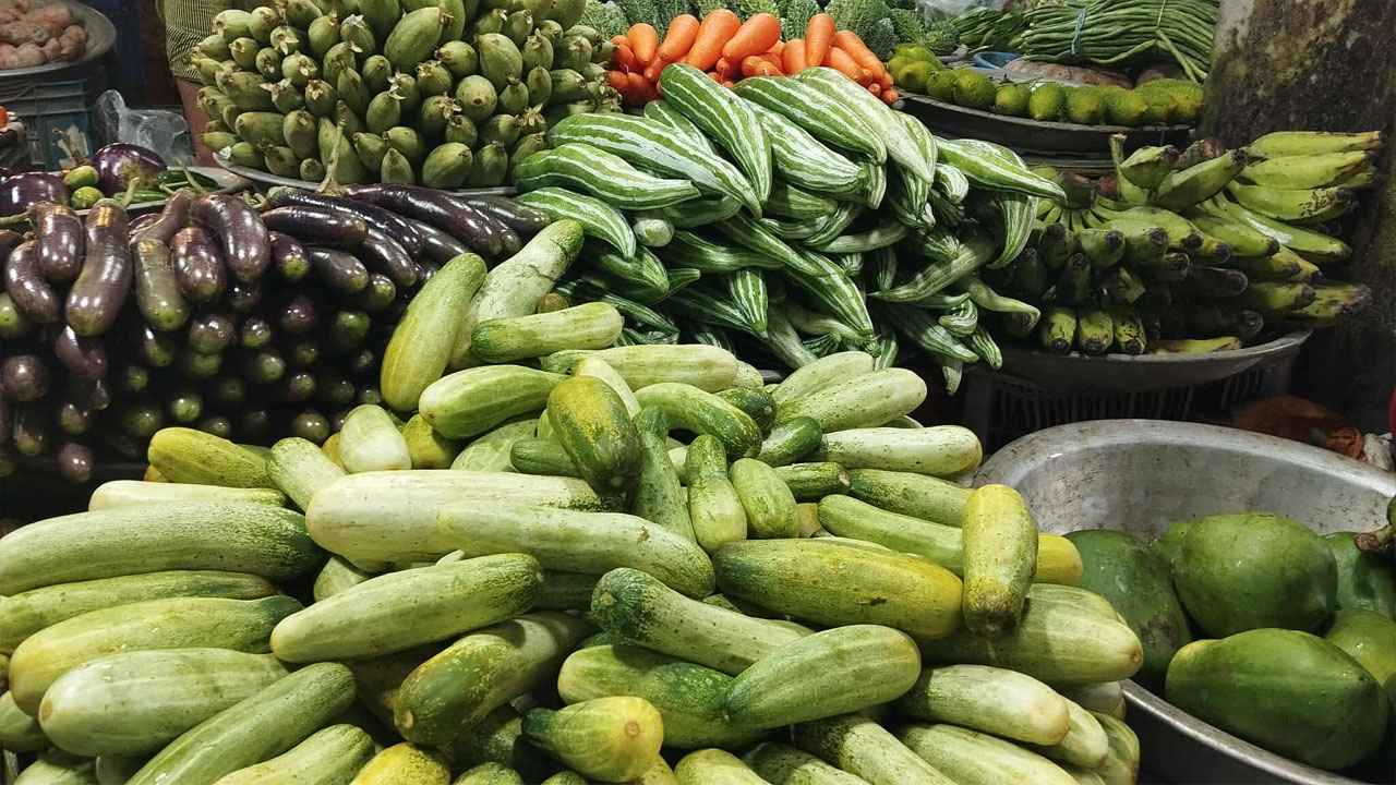 সবজির বাজারে স্বস্তি, কেজিতে ২০-৩০ টাকা পর্যন্ত কমেছে দাম