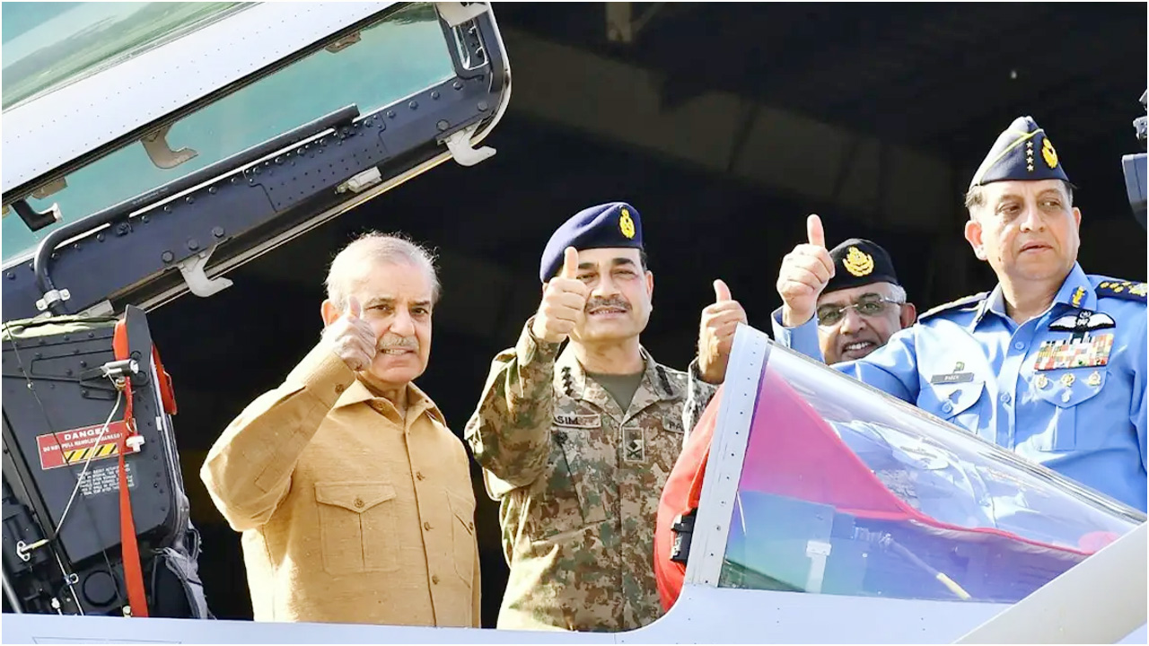 পাকিস্তানে সেনাপ্রধান-প্রেসিডেন্টকে আজীবন দায়মুক্তি দিল সংসদ