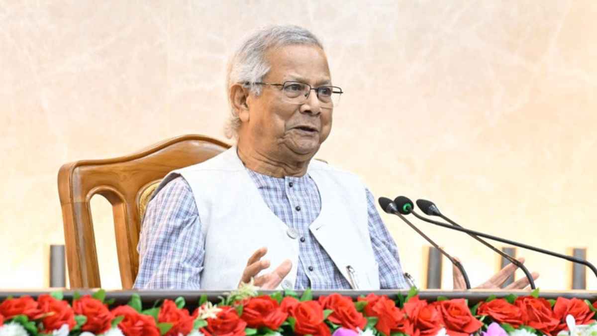 ভোটে শতভাগ নিরপেক্ষভাবে দায়িত্ব পালনে ডিসিদের নির্দেশ প্রধান উপদেষ্টার