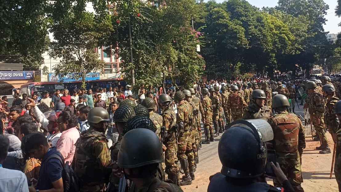 মিরপুর সড়ক বন্ধ, স্লোগান চলছে আন্দোলনকারীদের