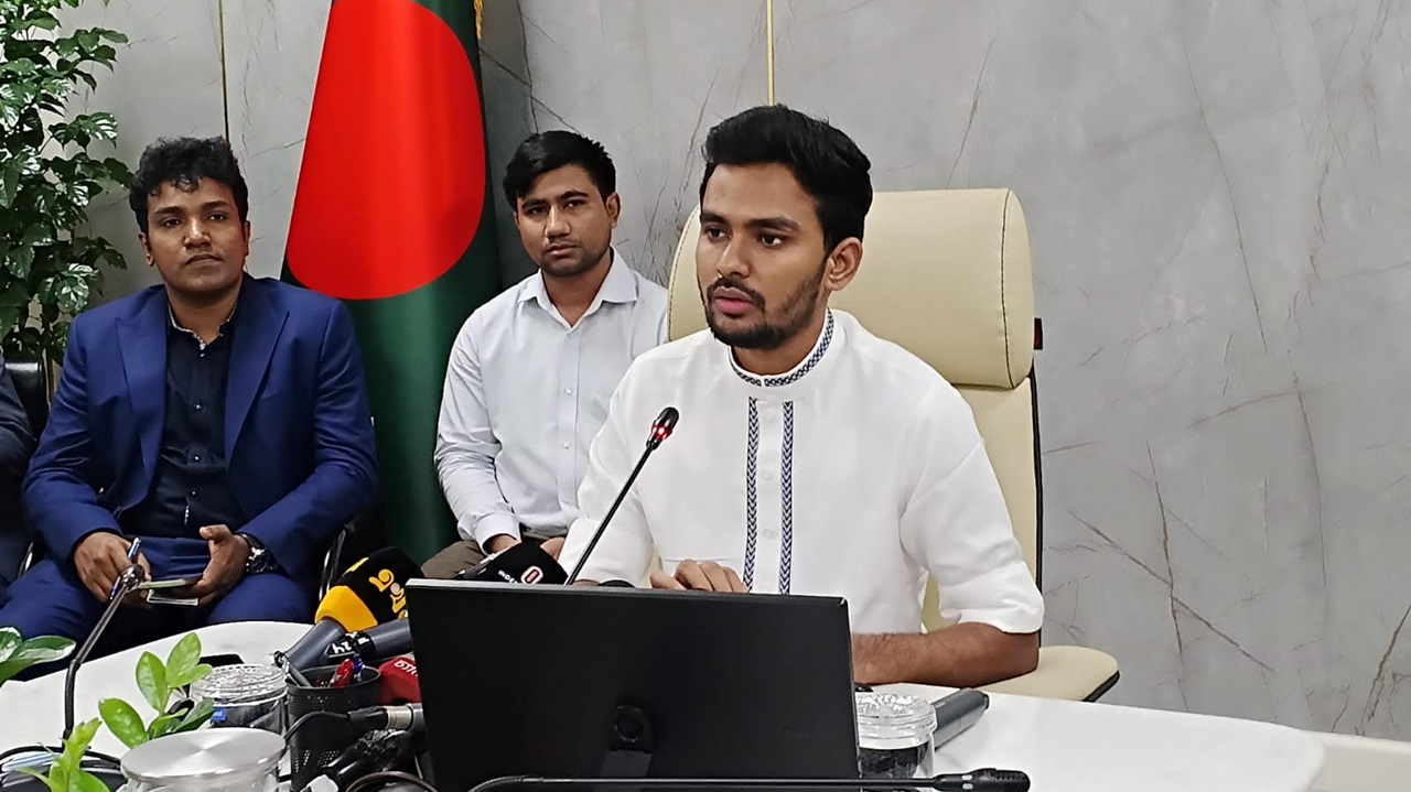 নির্বাচন কোথা থেকে করব, সেই ঘোষণা এখনও দিইনি : আসিফ মাহমুদ
