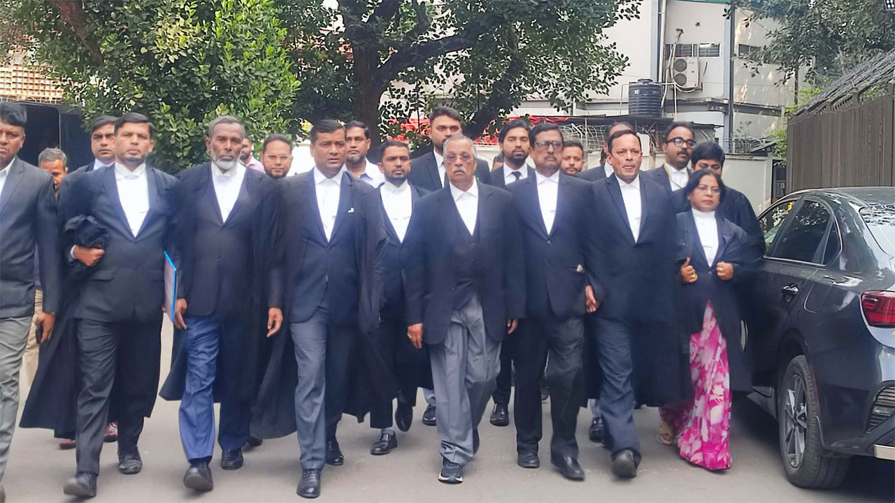 আদালত অবমাননার অভিযোগ ব্যাখ্যা দিতে ট্রাইব্যুনালে বিএনপি নেতা ফজলুর রহমান