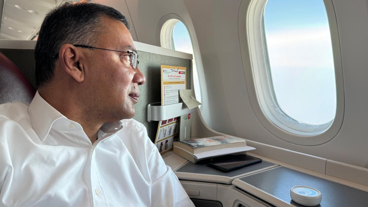 তারেক রহমানের বহনকারী বিমান নামল সিলেটে