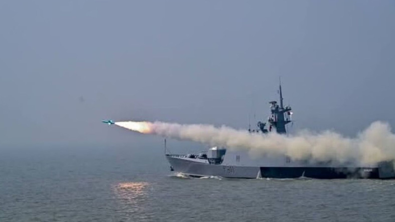 ২ দিন সমুদ্রে মিসাইল ফায়ারিং করবে নৌবাহিনী, নৌযান চলাচলে সতর্কতা