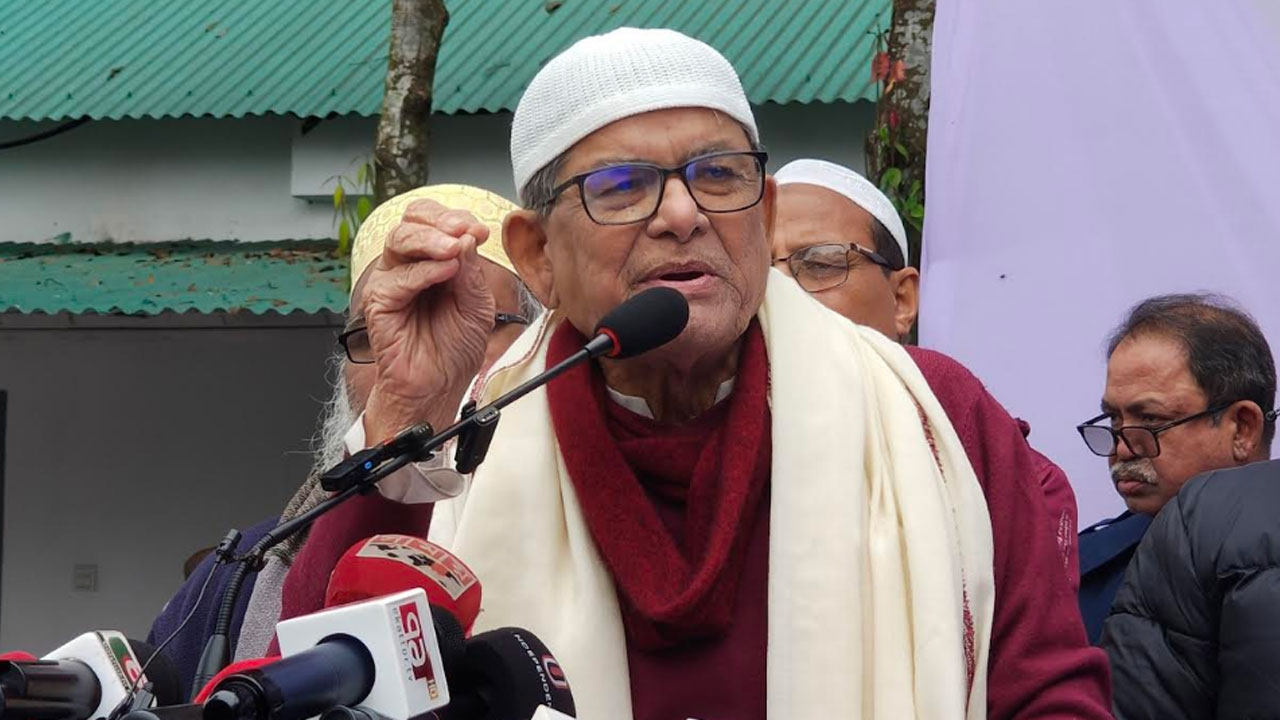 দেশকে অস্থির করার জন্য পেছন থেকে কিছু লোক কাজ করছে : ফখরুল