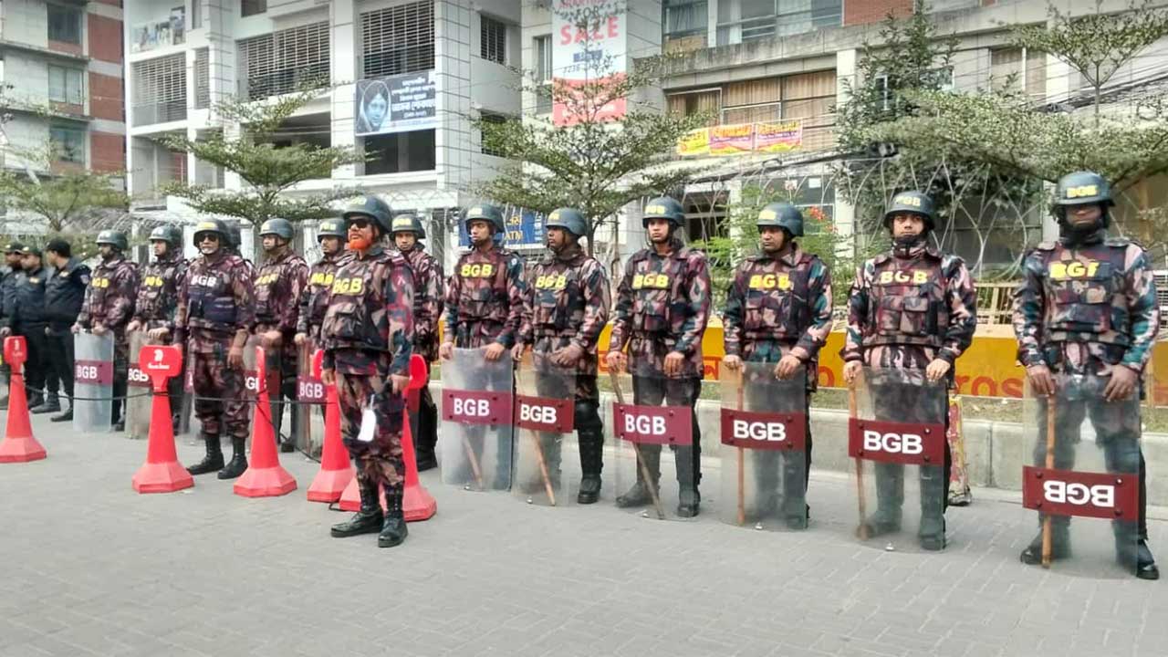 খালেদা জিয়ার জানাজা-দাফন ঘিরে নিরাপত্তায় ২৭ প্লাটুন বিজিবি মোতায়েন