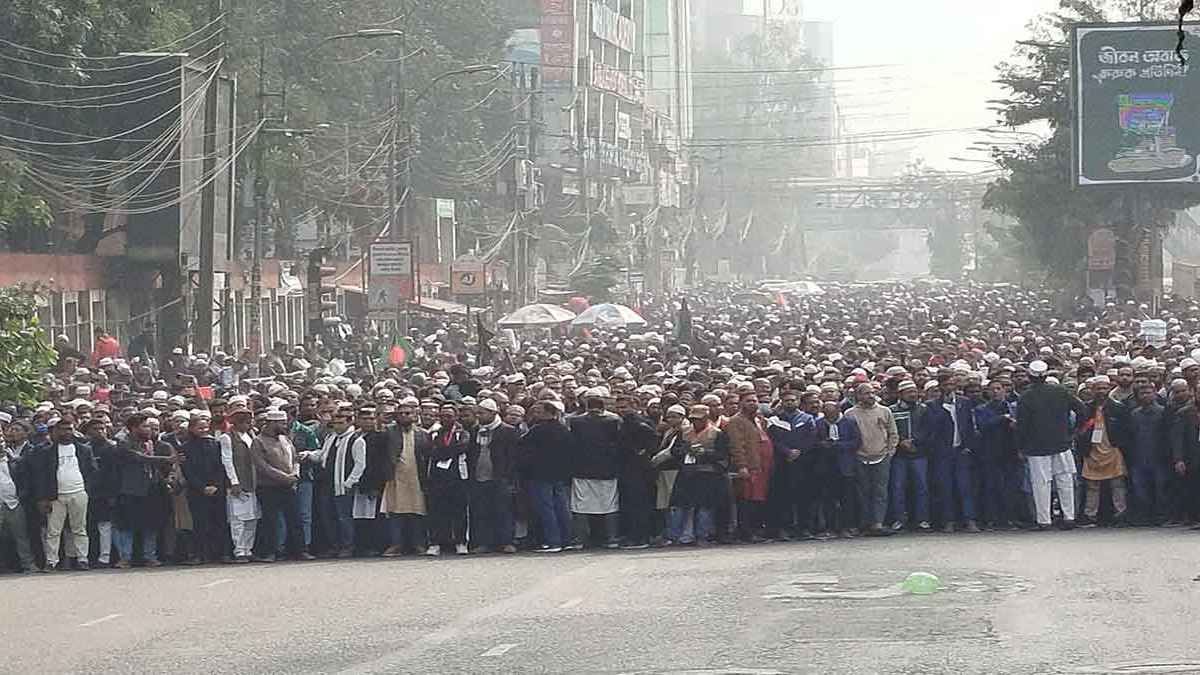 মনে শূন্যতা নিয়ে নেত্রীকে শেষ বিদায়ে অপেক্ষায় নেতাকর্মীরা
